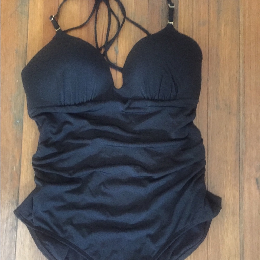 EUC Athleta Aqualuxe Molded cup one pice suit.